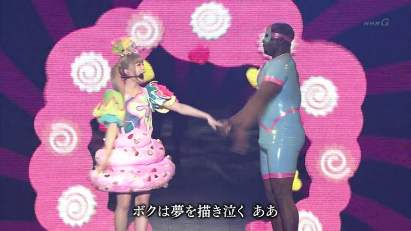No comment: Kyary Pamyu Pamayu wearing pink poo is holding hands with her latex slave.