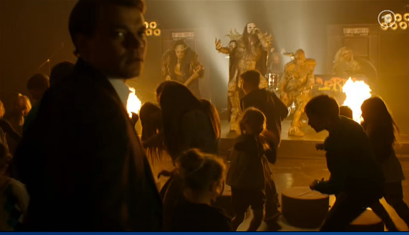 In Europe Lording is having fun with little children. Yeah!